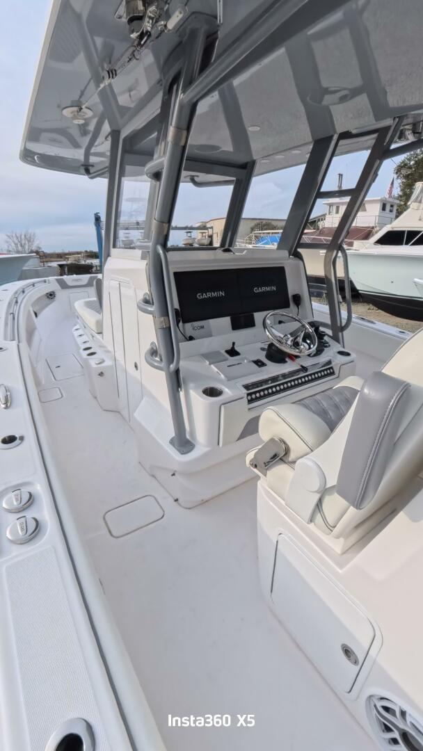 2025 Invincible Open Fisherman - Image 6