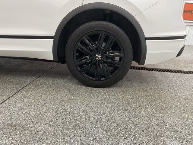 2022 Volkswagen Tiguan Utility 4D SE R-Line Black 2WD - Image 9