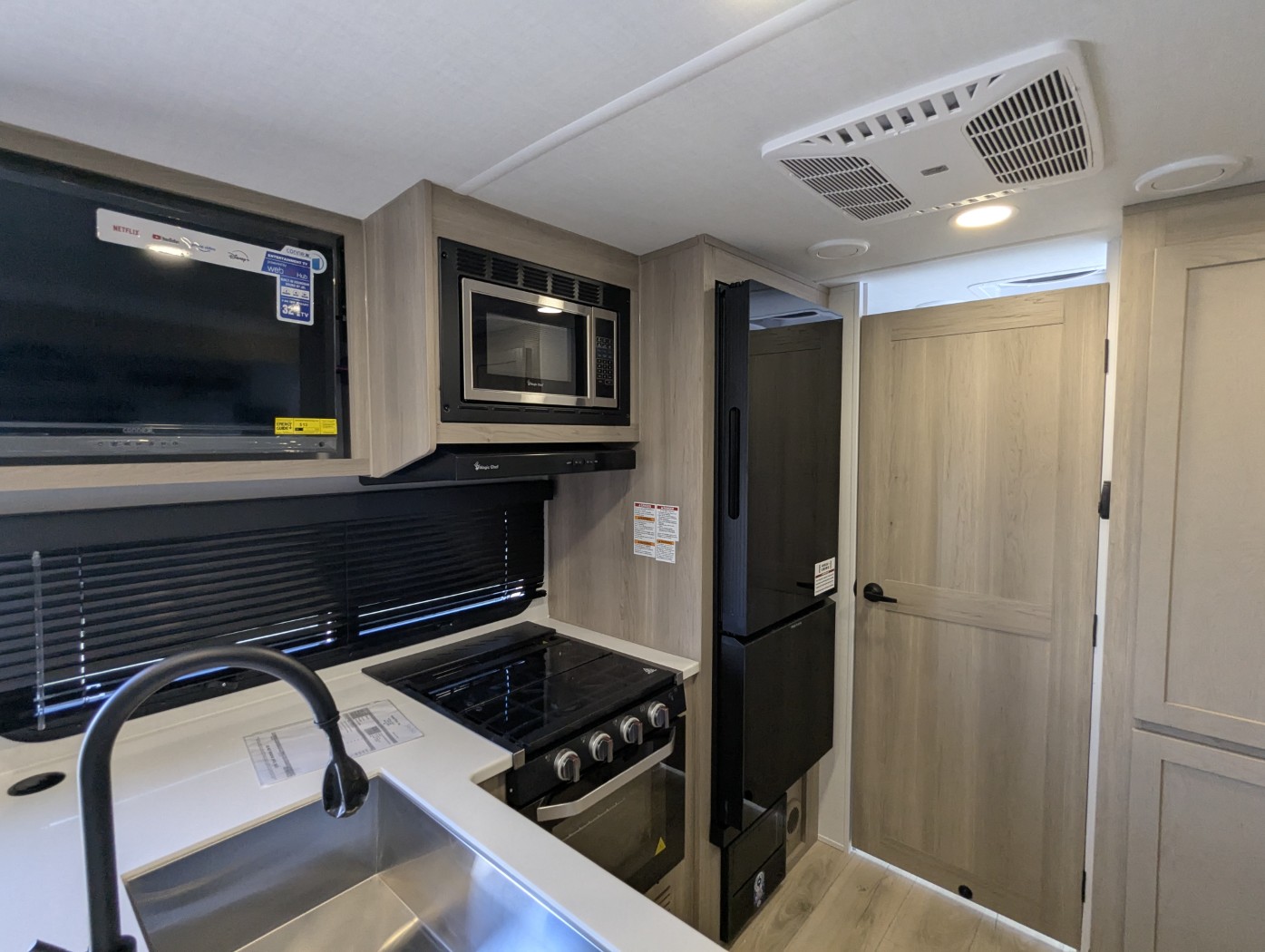 2026 Forest River Rockwood Mini Lite 2214S - Image 11