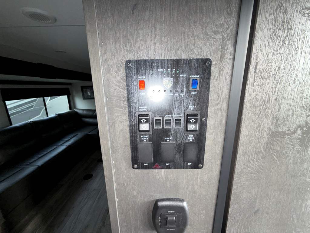 2026 VENTURE RV SIENNA 311VDB - Image 25