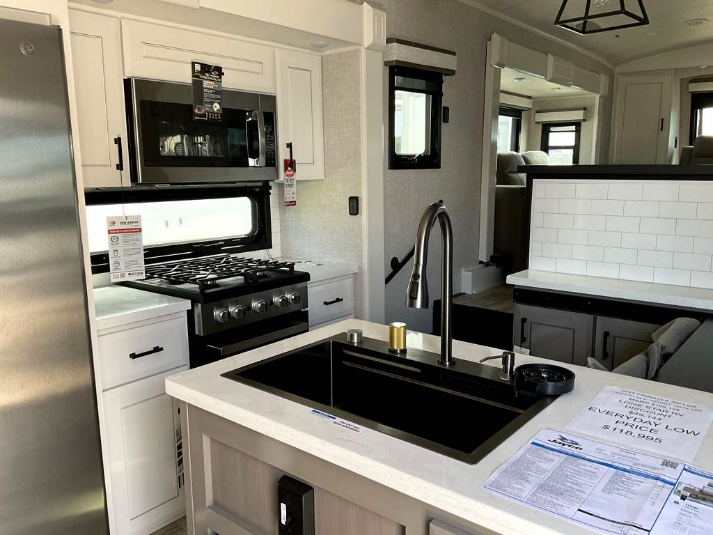 2025 JAYCO PINNACLE 38 FLGS - Image 19