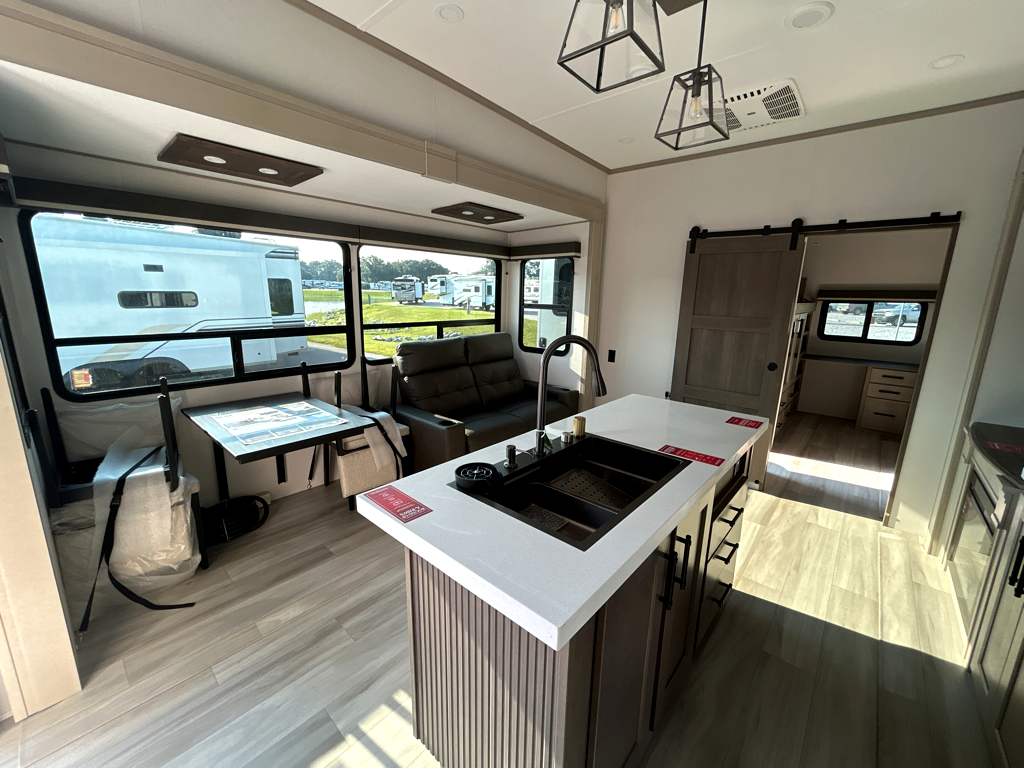 2026 GRAND DESIGN INFLUENCE 3704BH - Image 16