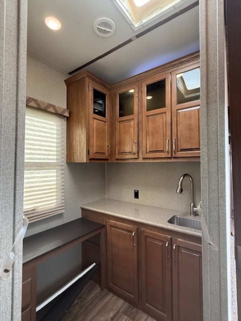 2018 Keystone Laredo 358BP - Image 13