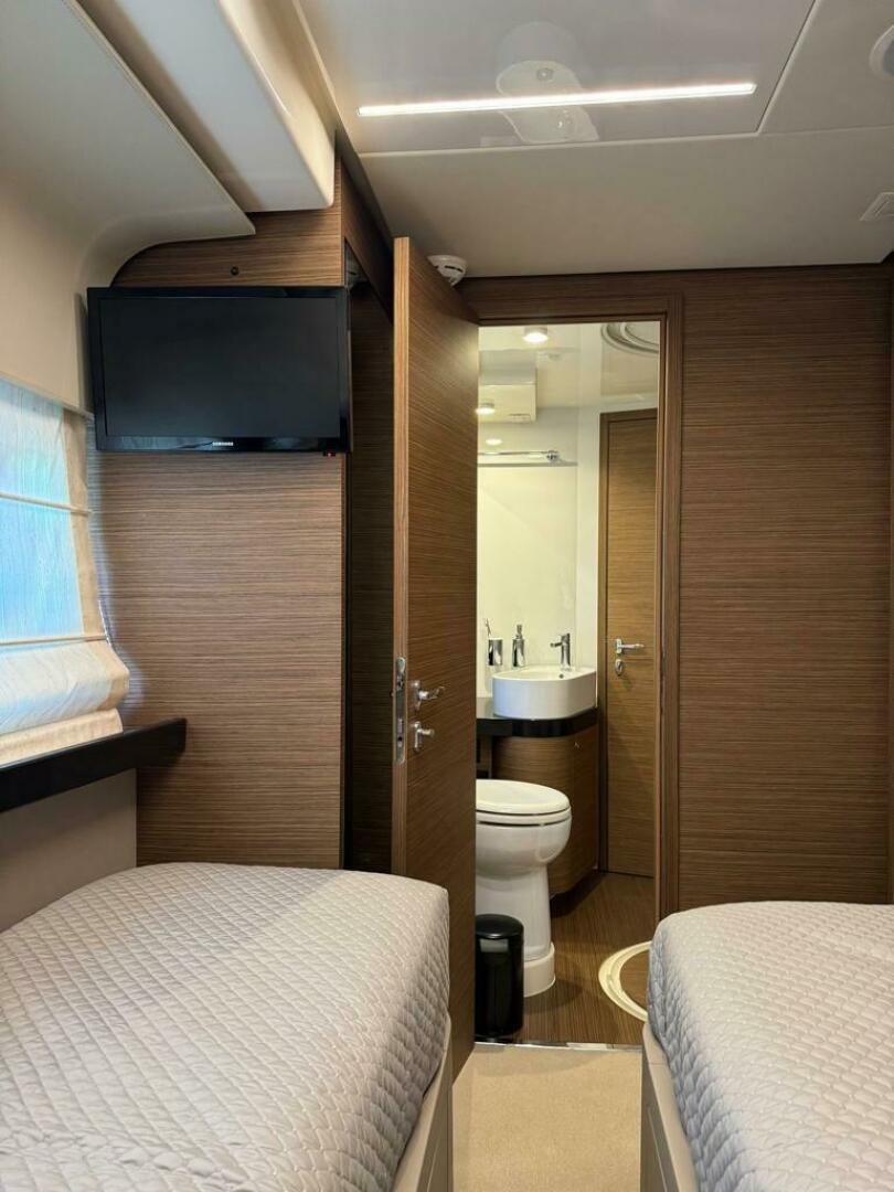 2016 Ferretti Yachts 550 - Image 17
