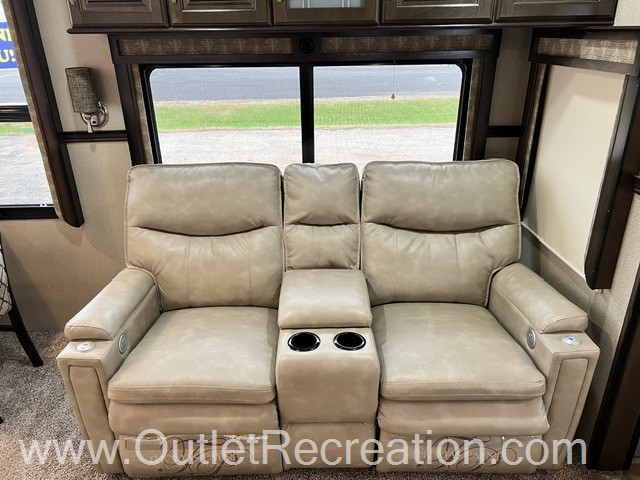 2019 Grand Design Solitude 385GK - Image 11