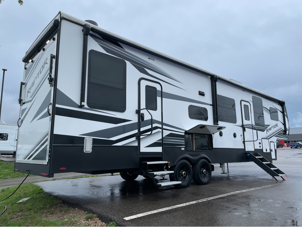 2022 Keystone Raptor 351 - Image 3