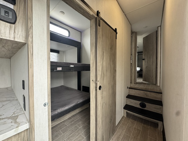 2022 Forest River Cherokee Arctic Wolf 3880 SUITE - Image 15