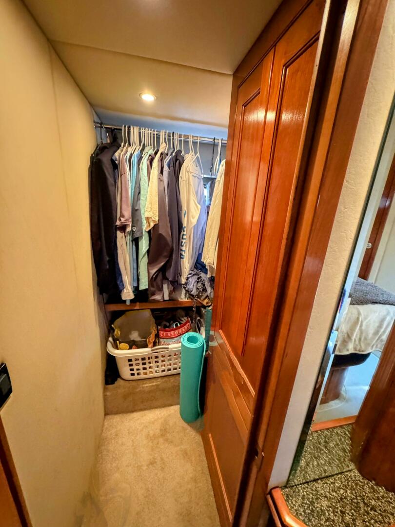 2005 Cruisers Yachts 540 Express - Image 57