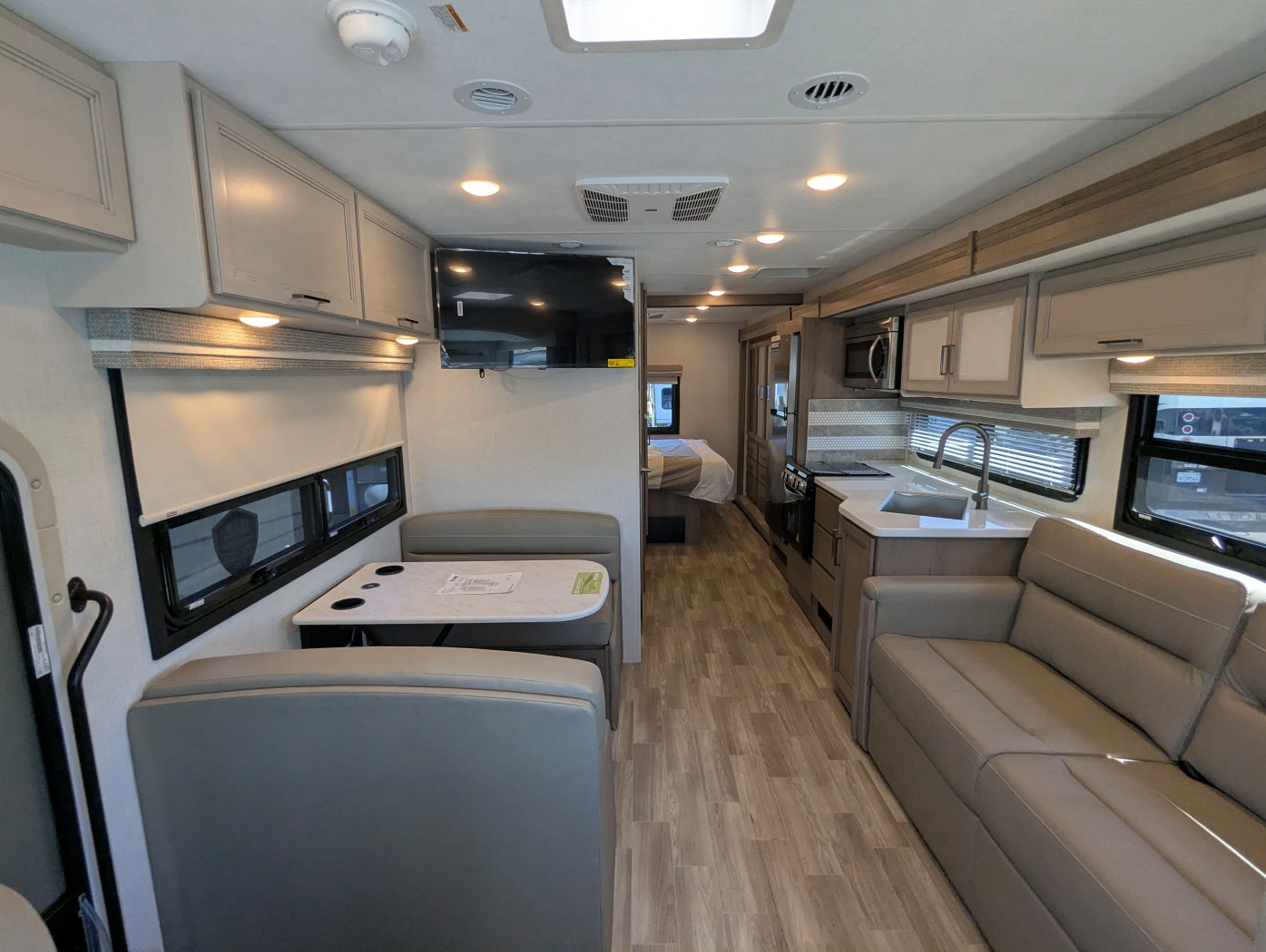 2027 Thor Motor Coach Windsport 29L - Image 19