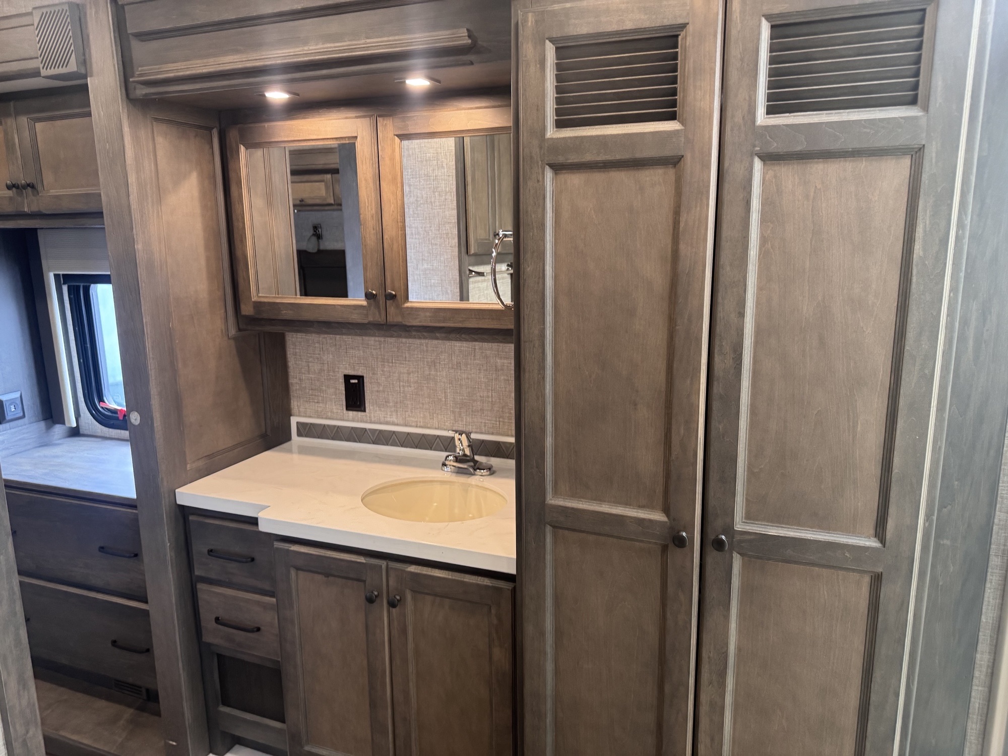 2023 TIFFIN ALLEGRO 34 PA - Image 16