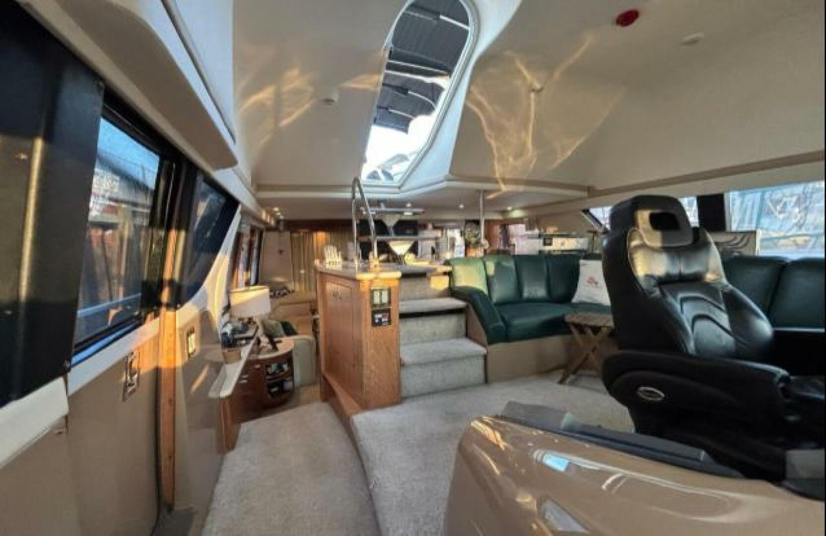 1998 Carver 530 Voyager - Image 3