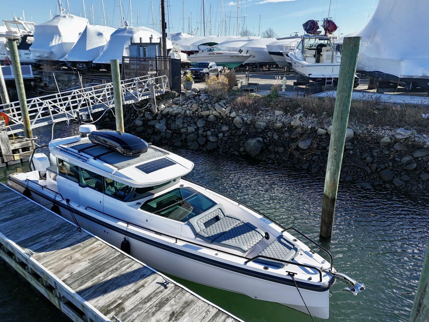 2023 Axopar 37 Cross Cabin - Image 2