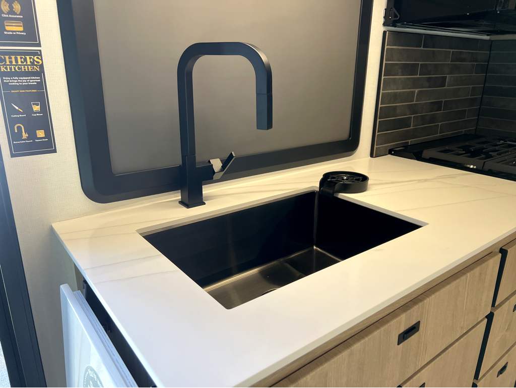 2026 GRAND DESIGN LINEAGE SERIES F 31ZW - Image 14