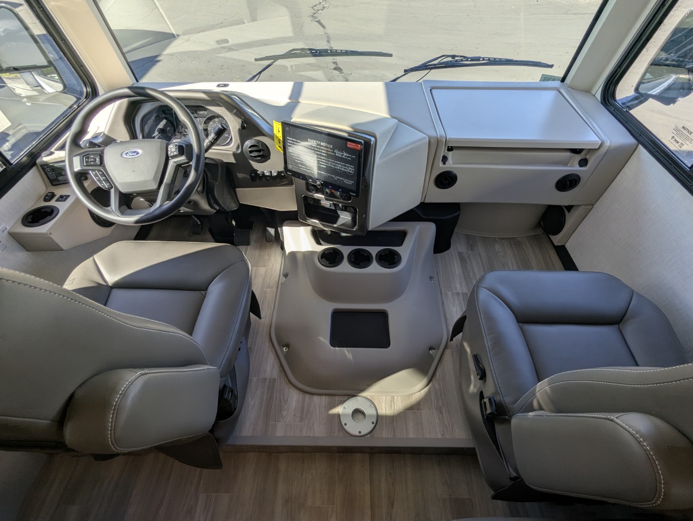 2026 Thor Motor Coach Windsport 35J - Image 9
