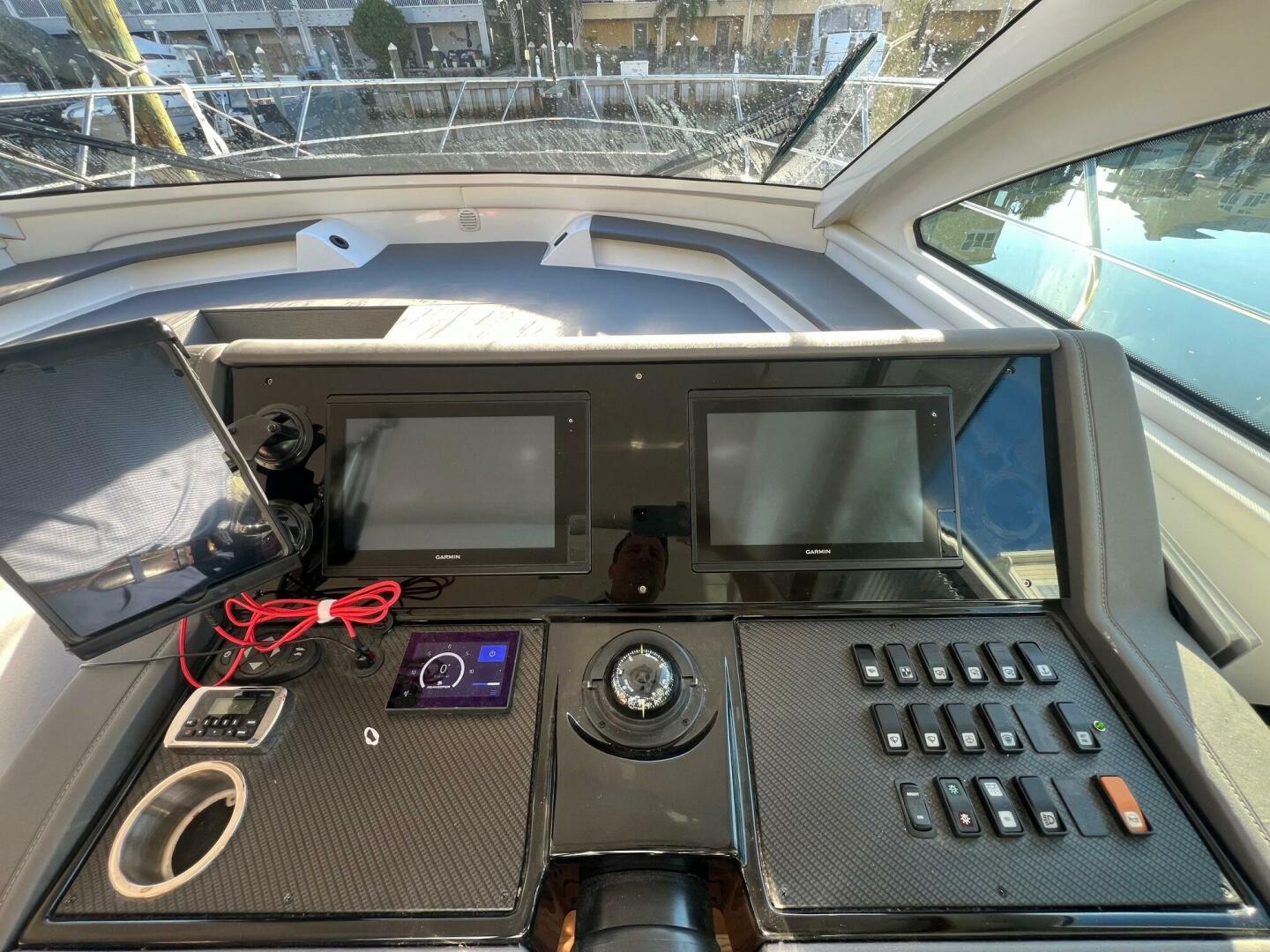 2018 Cruisers Yachts 42 Cantius - Image 14