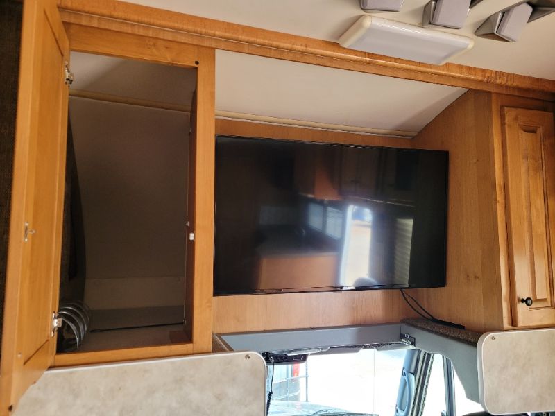 2008 Gulf Stream Conquest Super Nova 6372 - Image 5