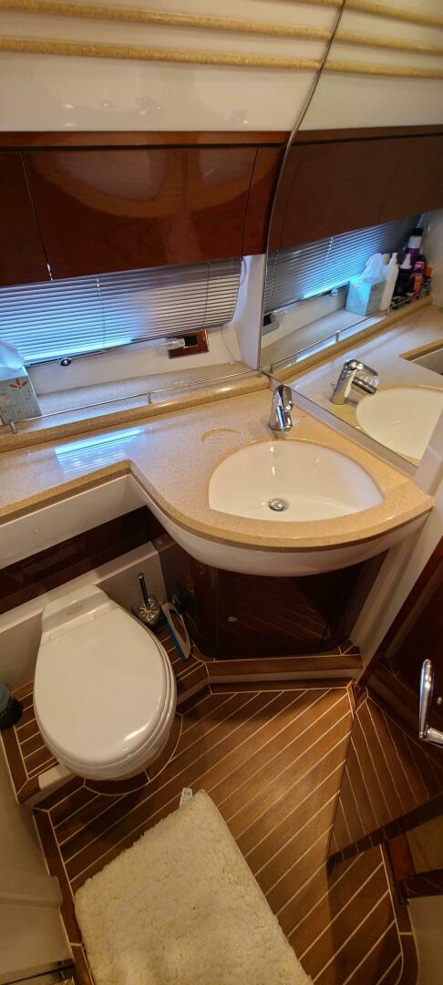 2006 Viking Sport Cruisers 61 Flybridge - Image 15