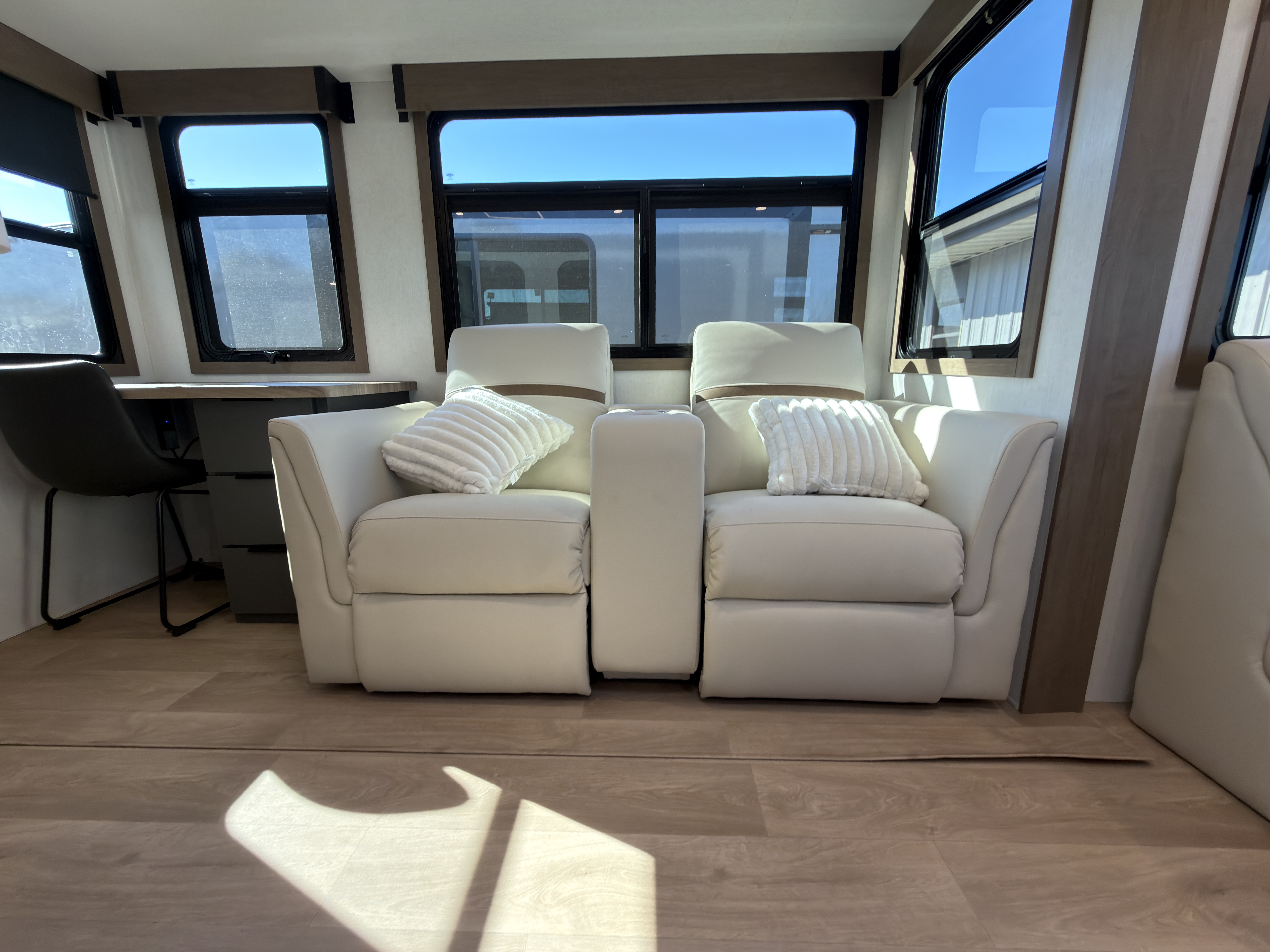 2026 KZ RV Domani 323RL - Image 10