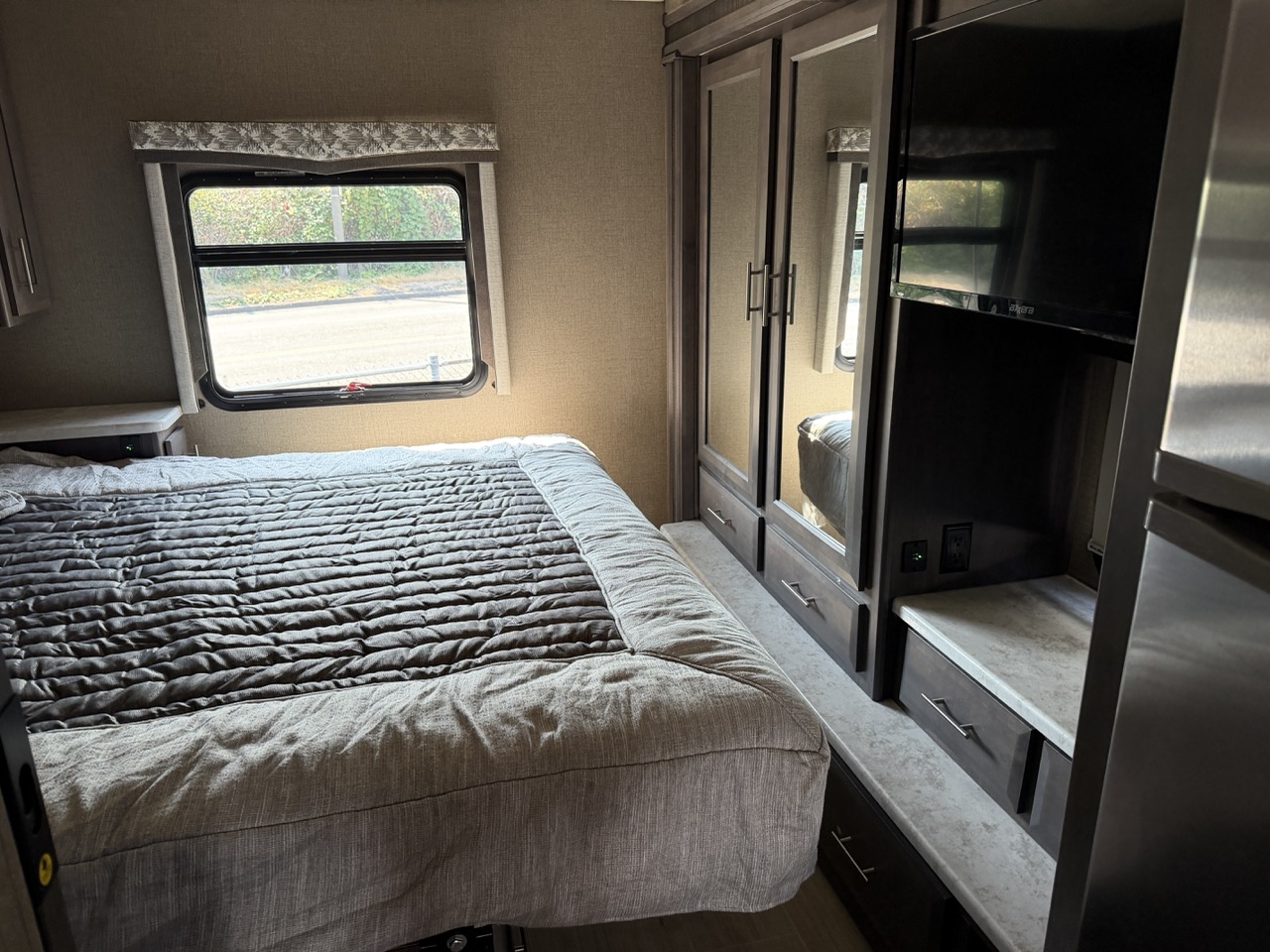 2021 Thor Motor Coach Magnitude SV34 - Image 15