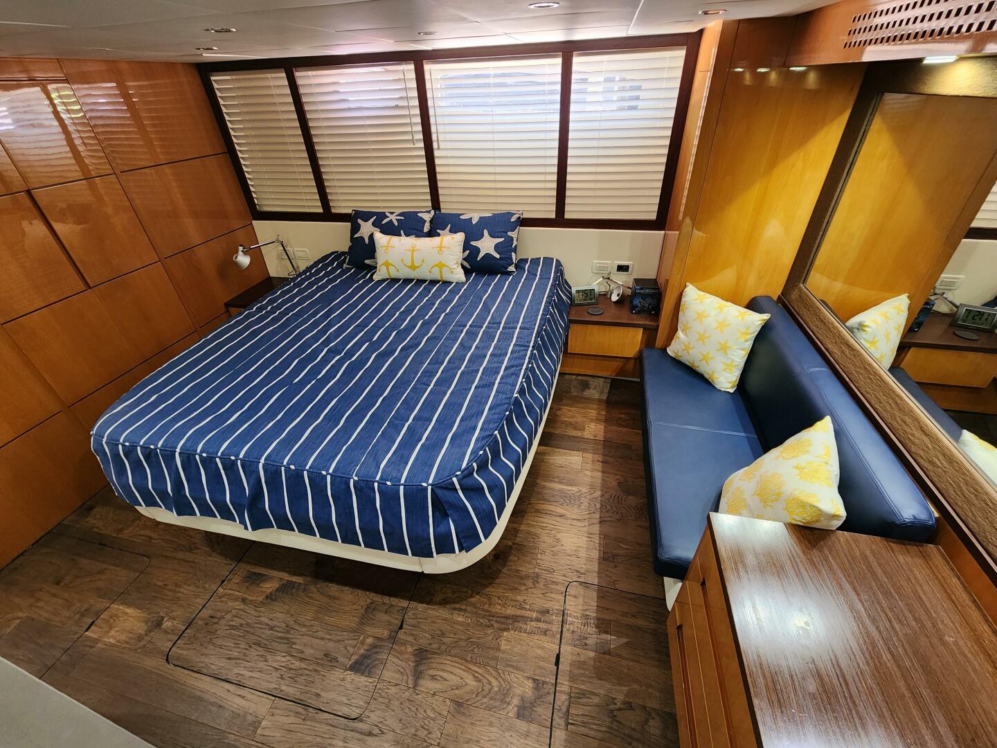 2006 Pershing - Image 18