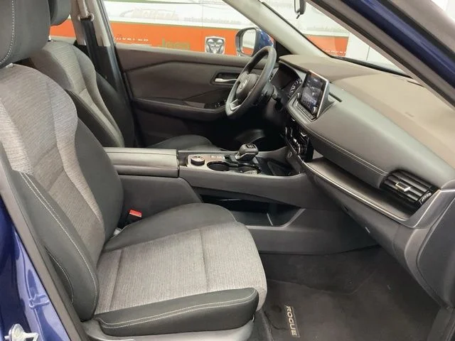 2022 Nissan Rogue Utility 4D SV AWD - Image 25
