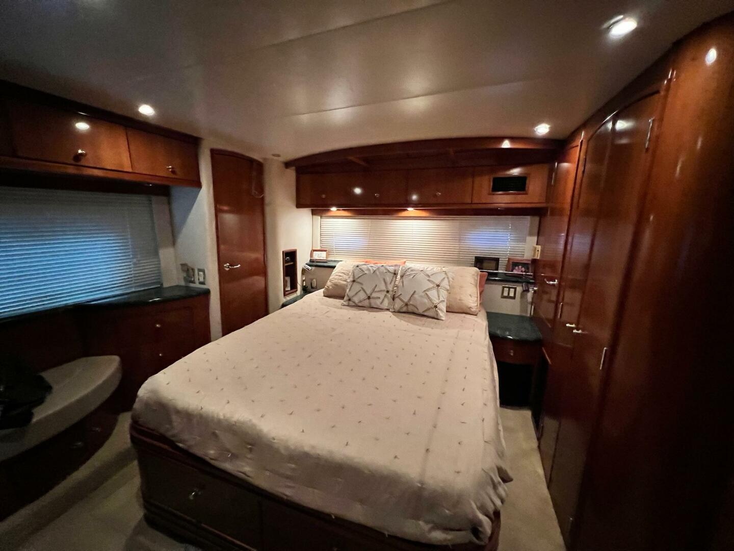 2000 Carver 506 Motor Yacht - Image 23