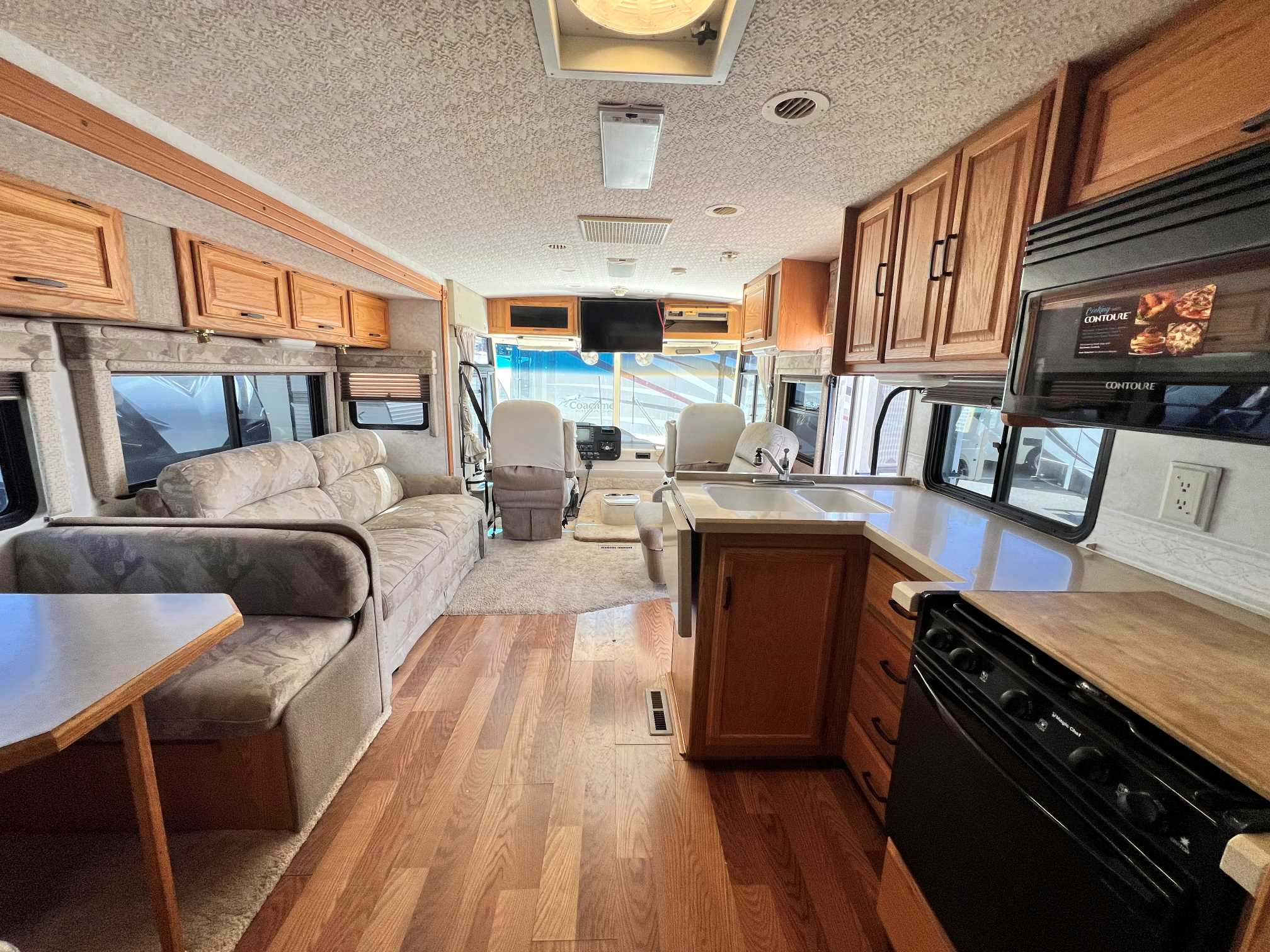 2004 Winnebago Brave 32V - Image 12