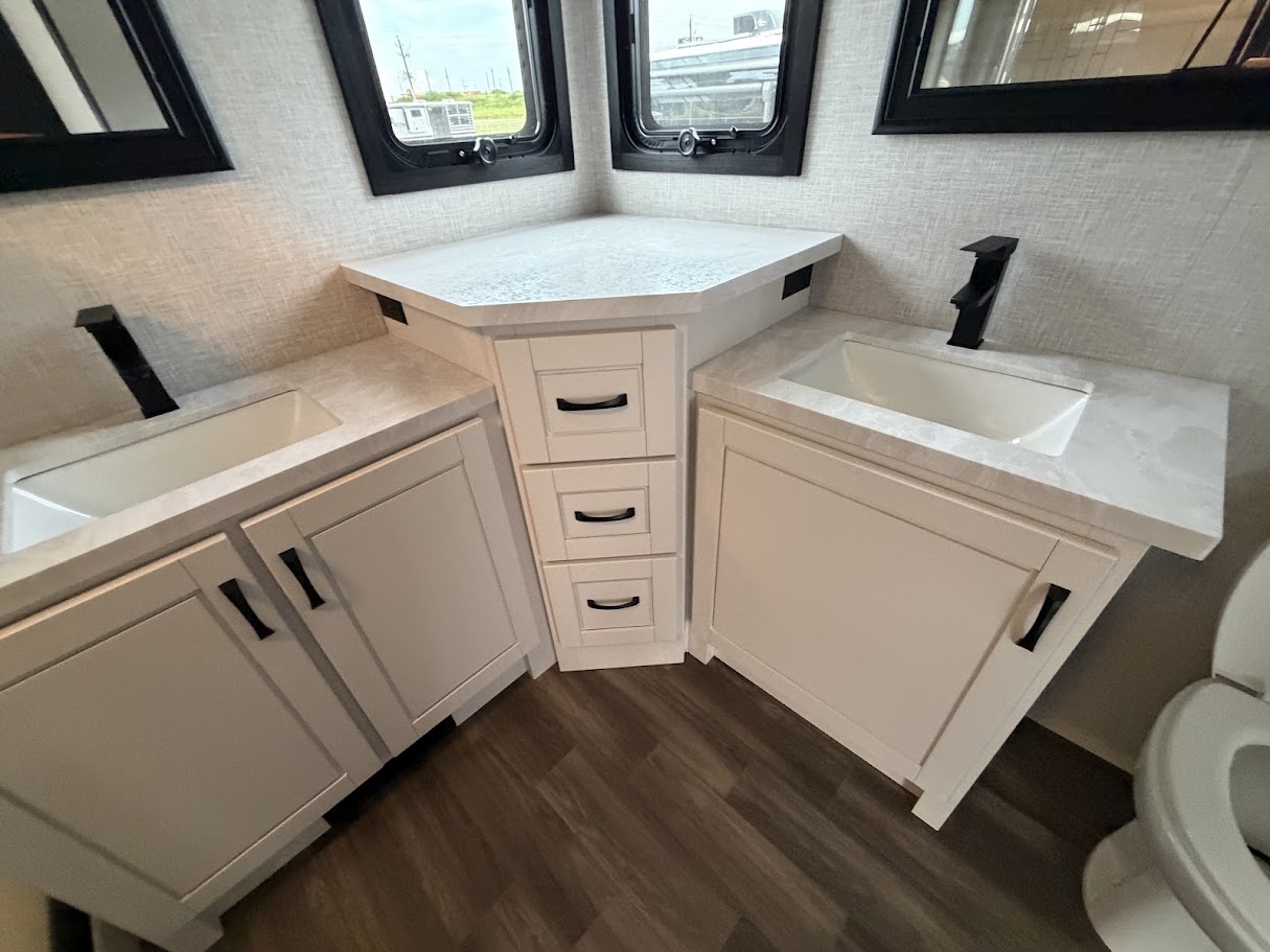 2025 JAYCO NORTH POINT 382FLRB - Image 42