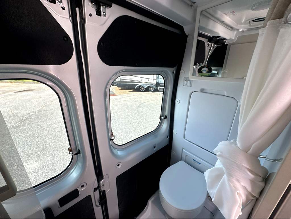 2027 THOR MOTOR COACH SEQUENCE 20L - Image 18