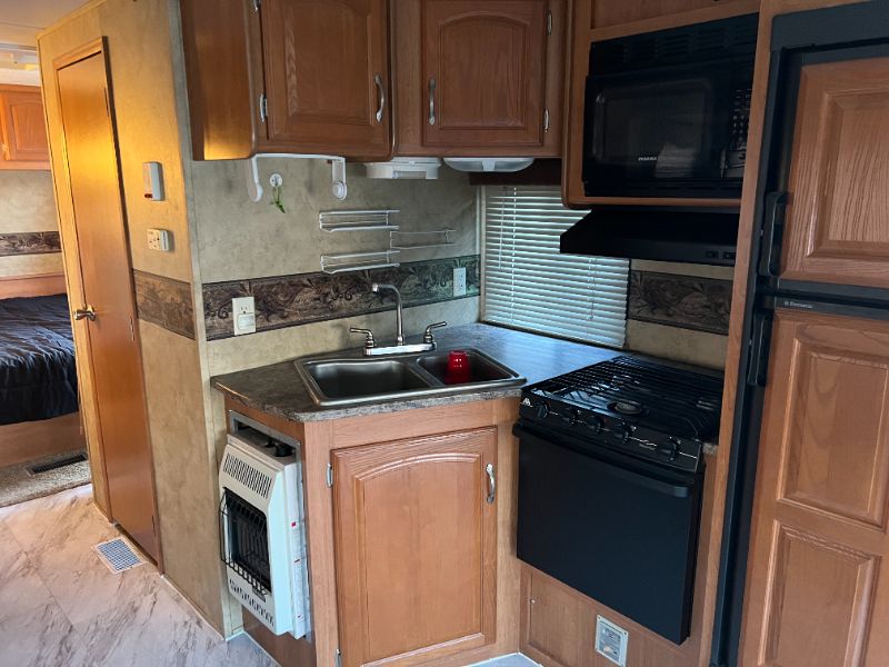 2008 Keystone Cougar 268RLS - Image 10