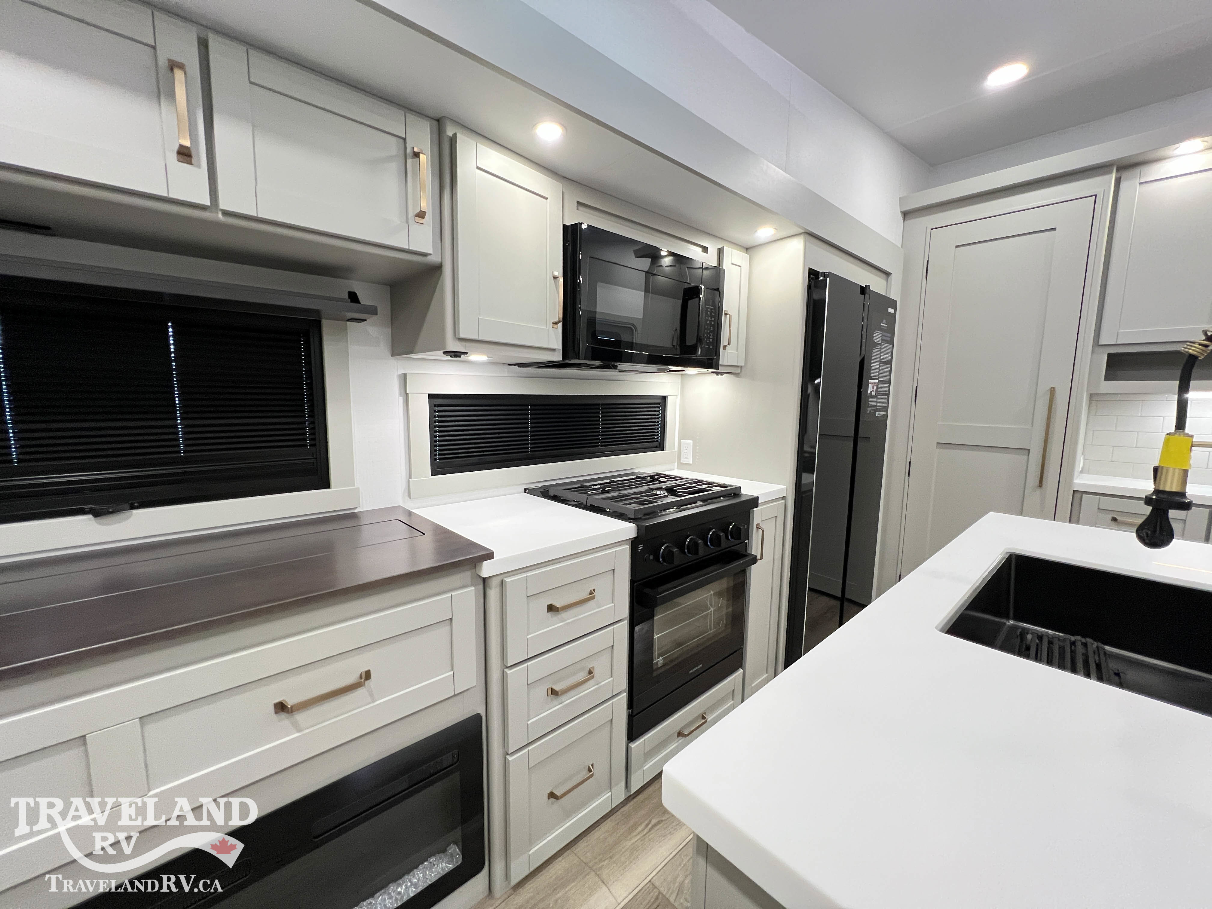 2026 Brinkley RV Model Z 3610 - Image 22