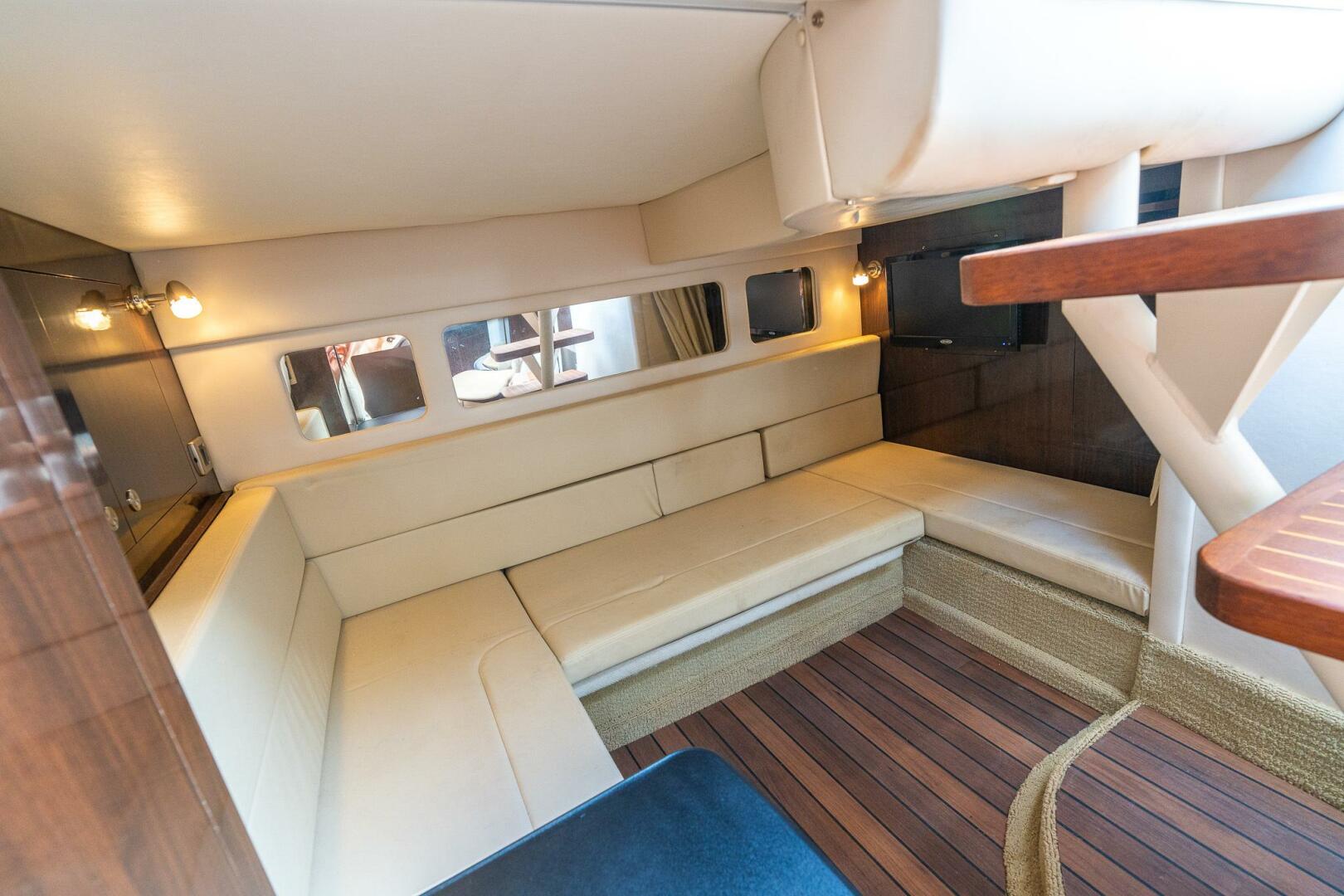 2016 Sea Ray 330 Sundancer - Image 67
