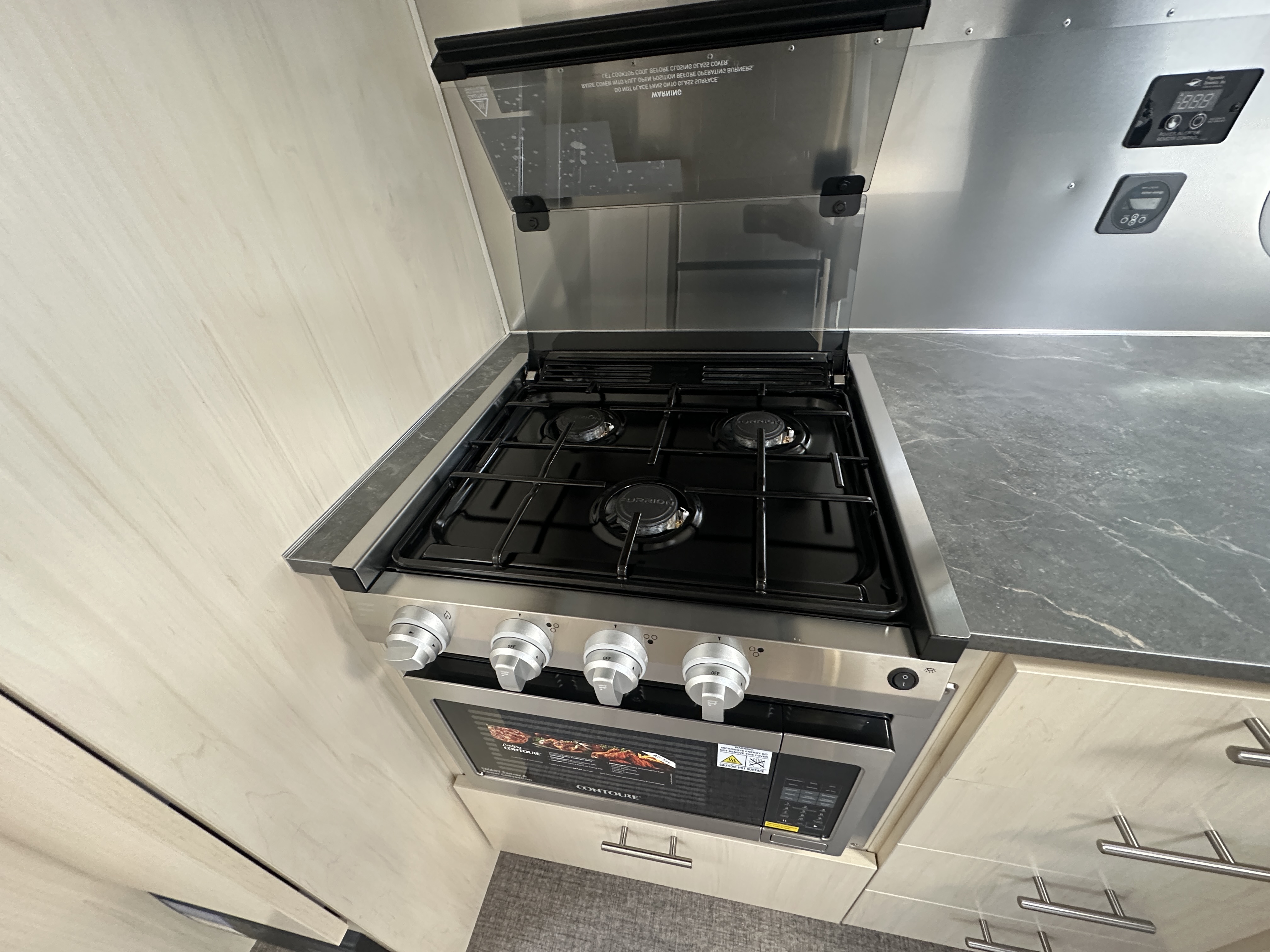 2026 Airstream Flying Cloud 27FB - Image 11