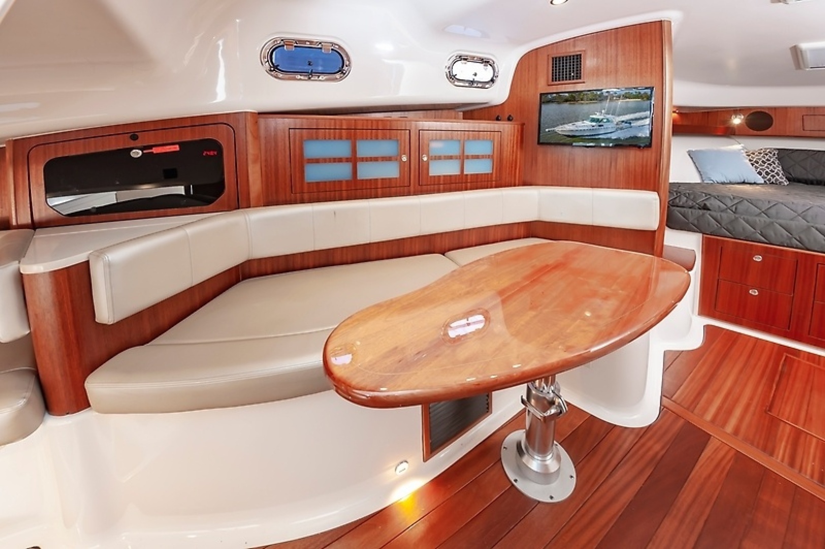 2015 PURSUIT 385 OS Base - Image 22