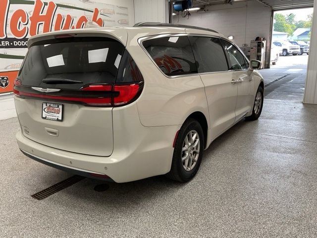 2021 Chrysler Pacifica Wagon 4D Touring - Image 6