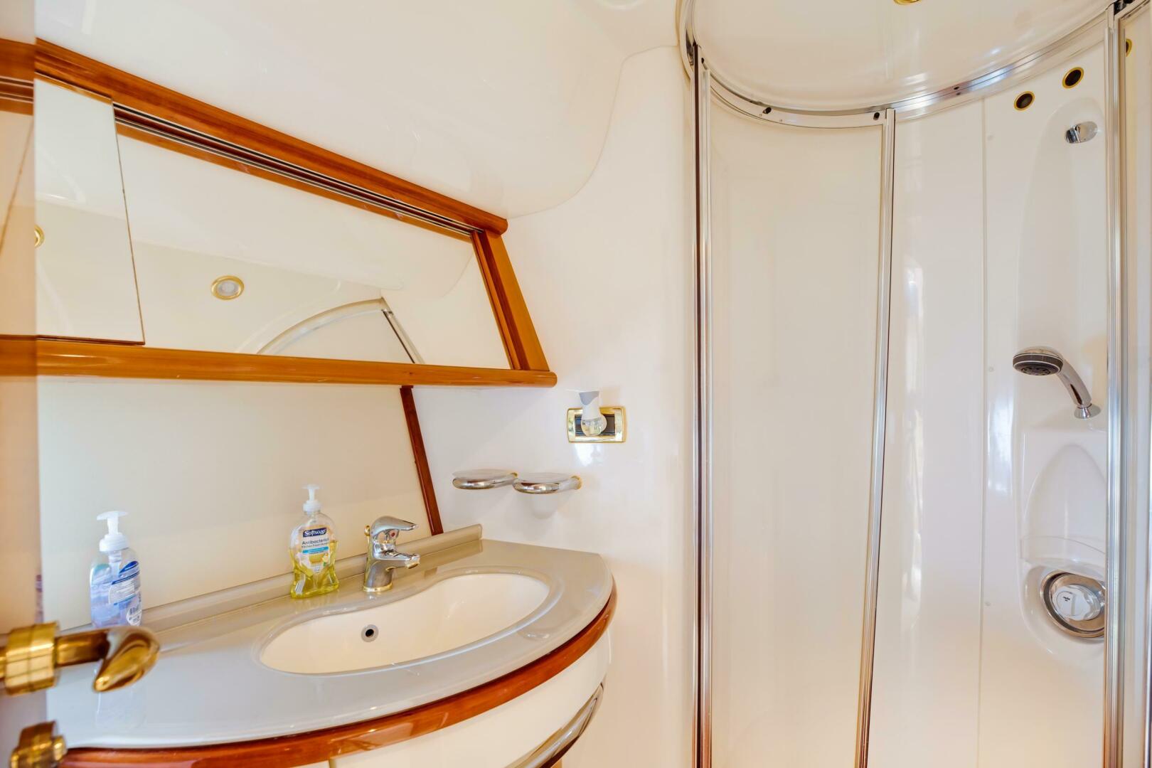 2004 Azimut Azimut 62 Base - Image 20