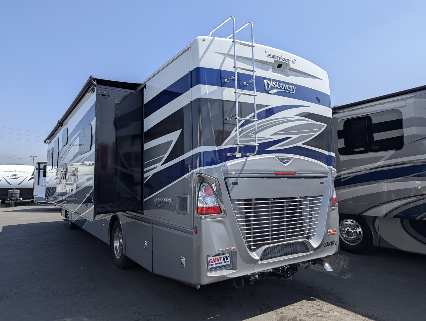2026 Fleetwood Discovery 38N - Image 4