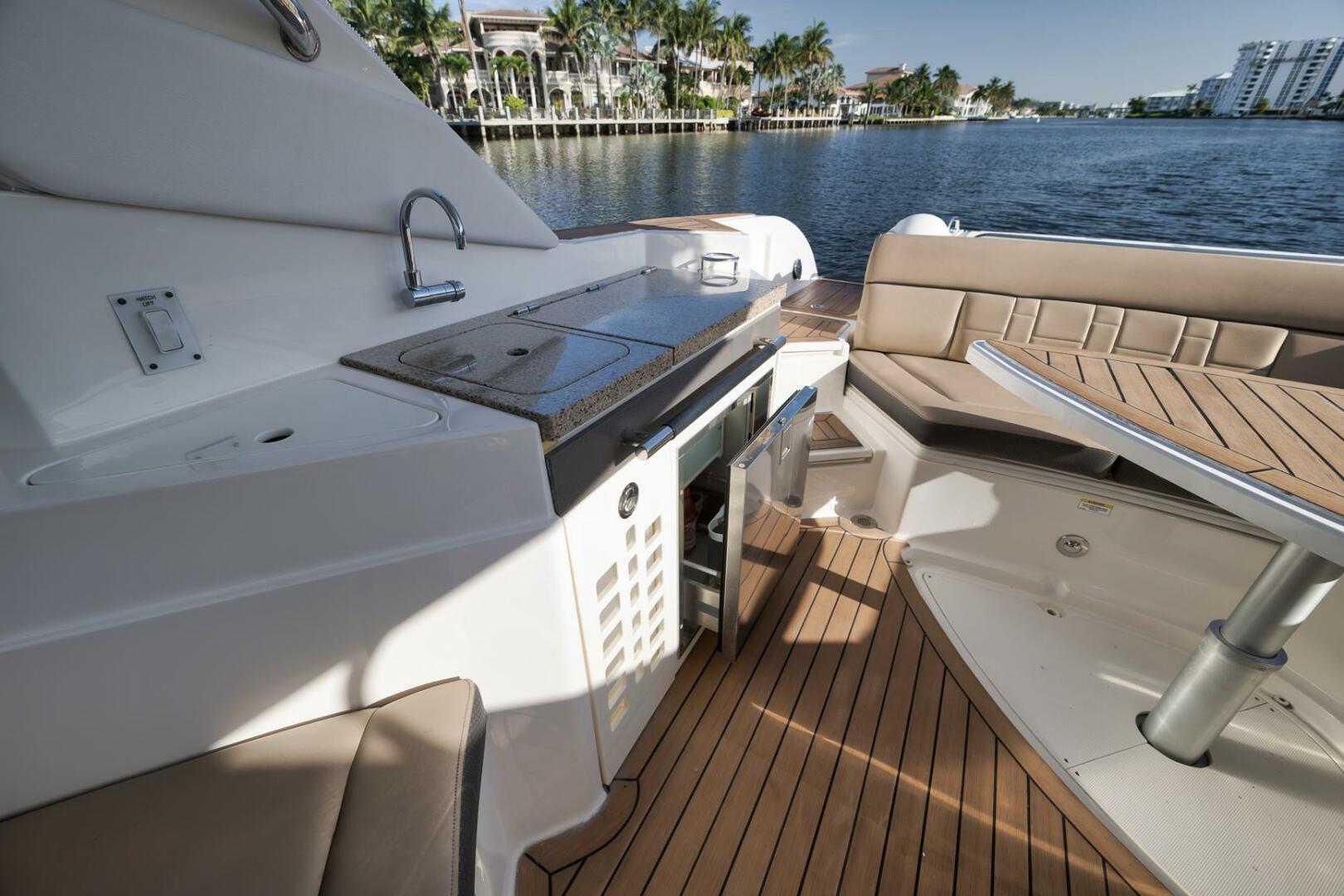 2016 Sea Ray 350 SLX - Image 21