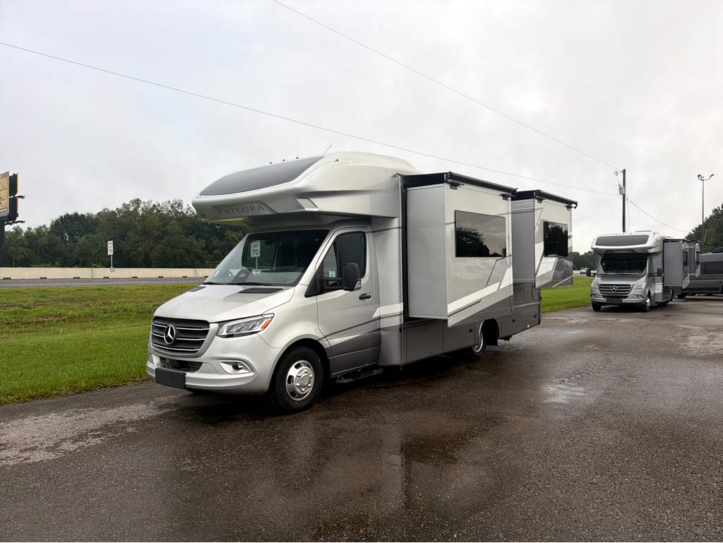2027 ENTEGRA COACH QWEST 25L - Image 7