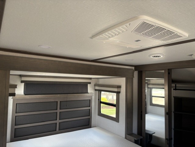 2024 GRAND DESIGN SOLITUDE 378MBS - Image 7