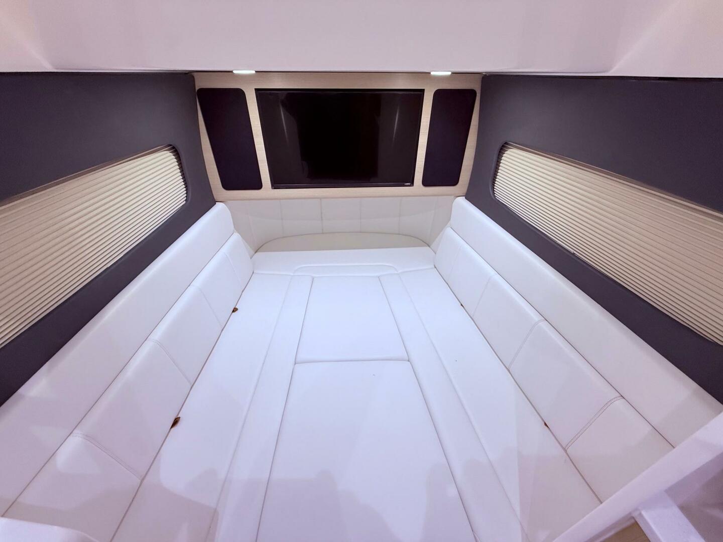 2006 Carver 43 Motor Yacht - Image 41