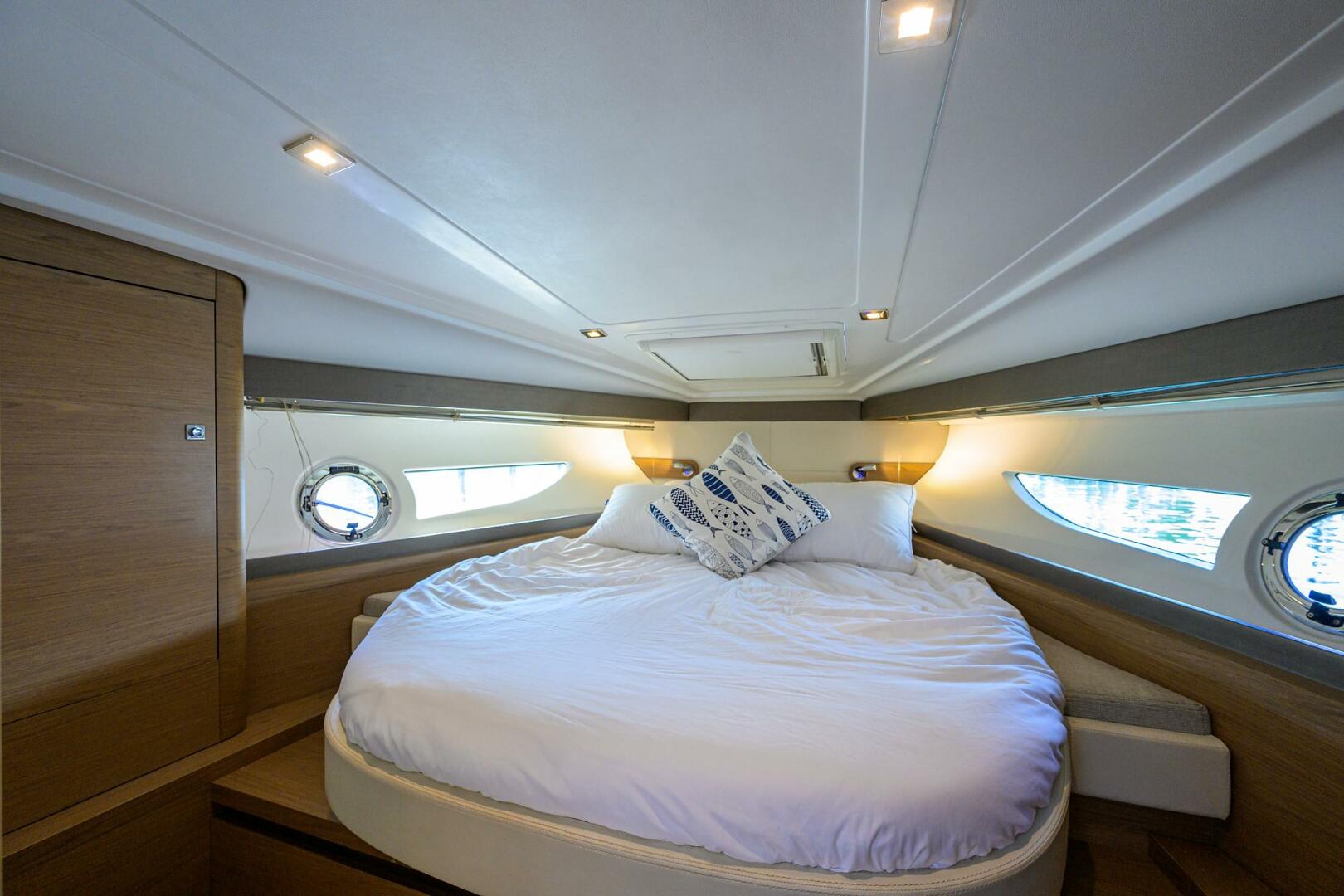 2003 Jupiter 31 Cuddy - Image 39