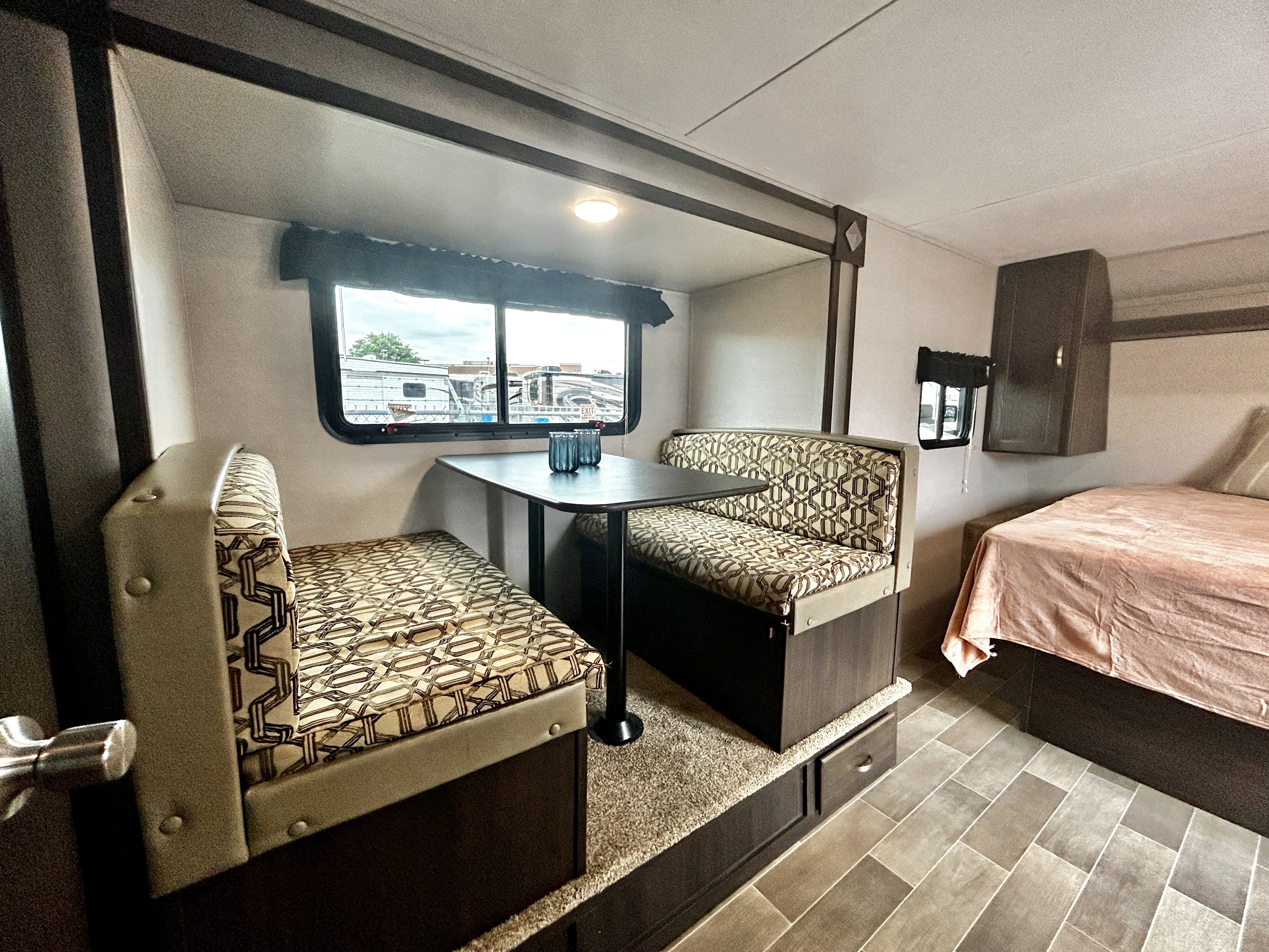 2019 Keystone Springdale Mini 1790FQ - Image 12