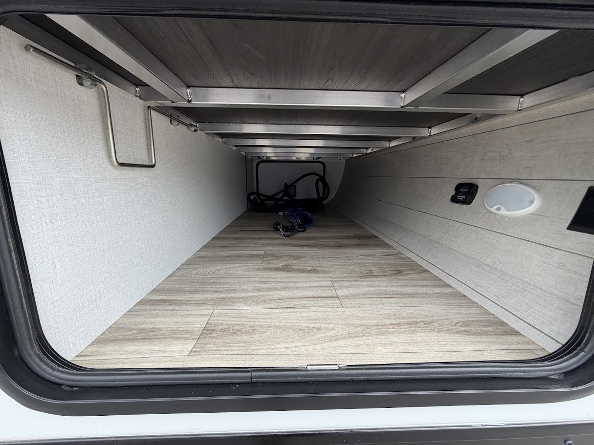 2026 VENTURE RV SPORTTREK 327VIK - Image 11
