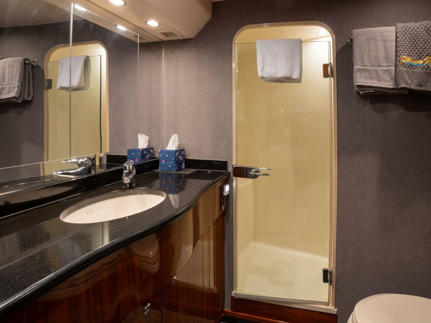 2005 Viking 74 Enclosed Bridge - Image 24