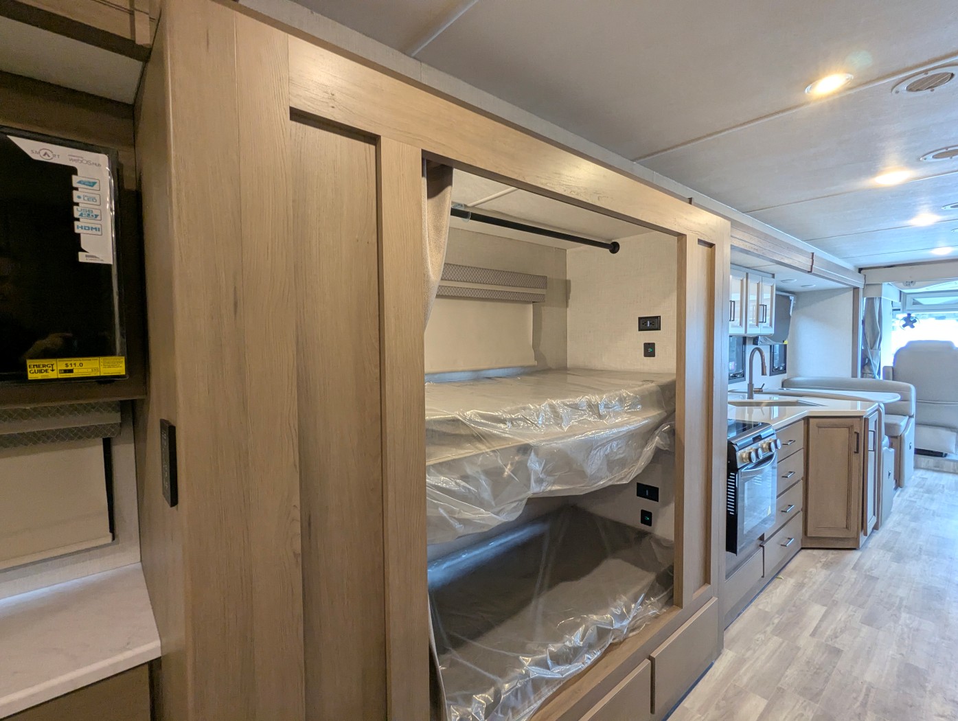 2026 Thor Motor Coach Windsport 35J - Image 28