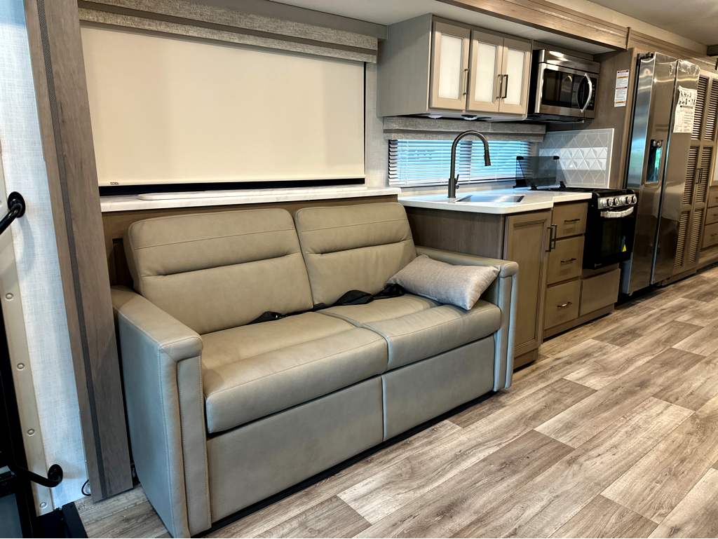 2027 THOR MOTOR COACH HURRICANE 35A - Image 10