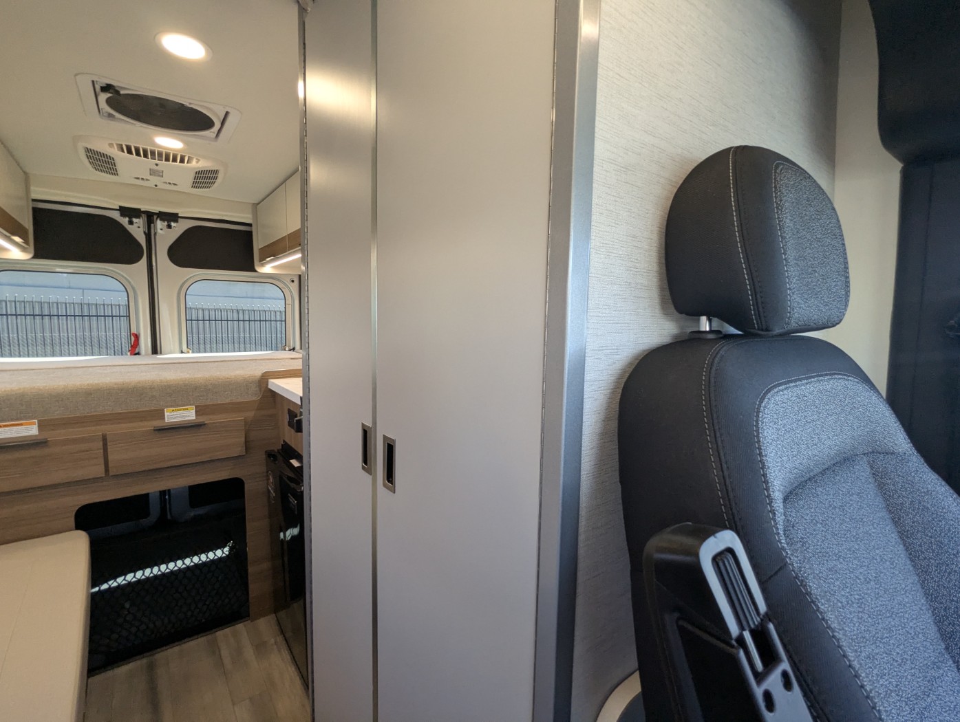 2027 Thor Motor Coach Rize 18Z - Image 21