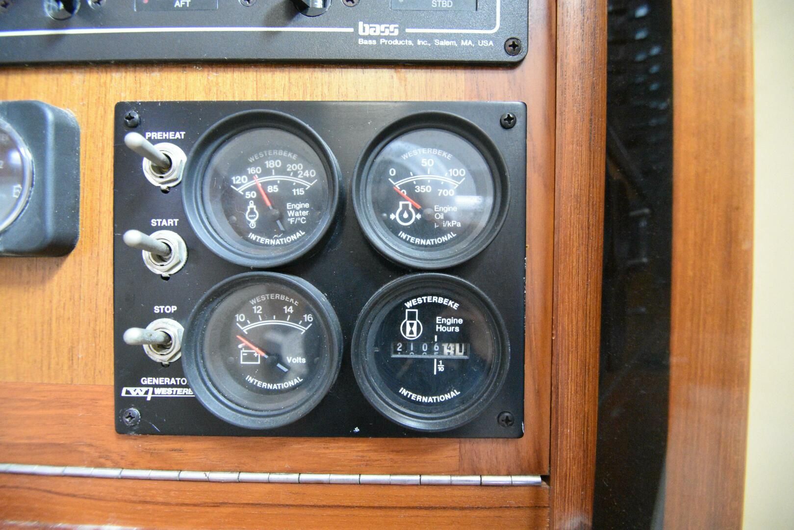 2001 Cabo 35 Express - Image 12