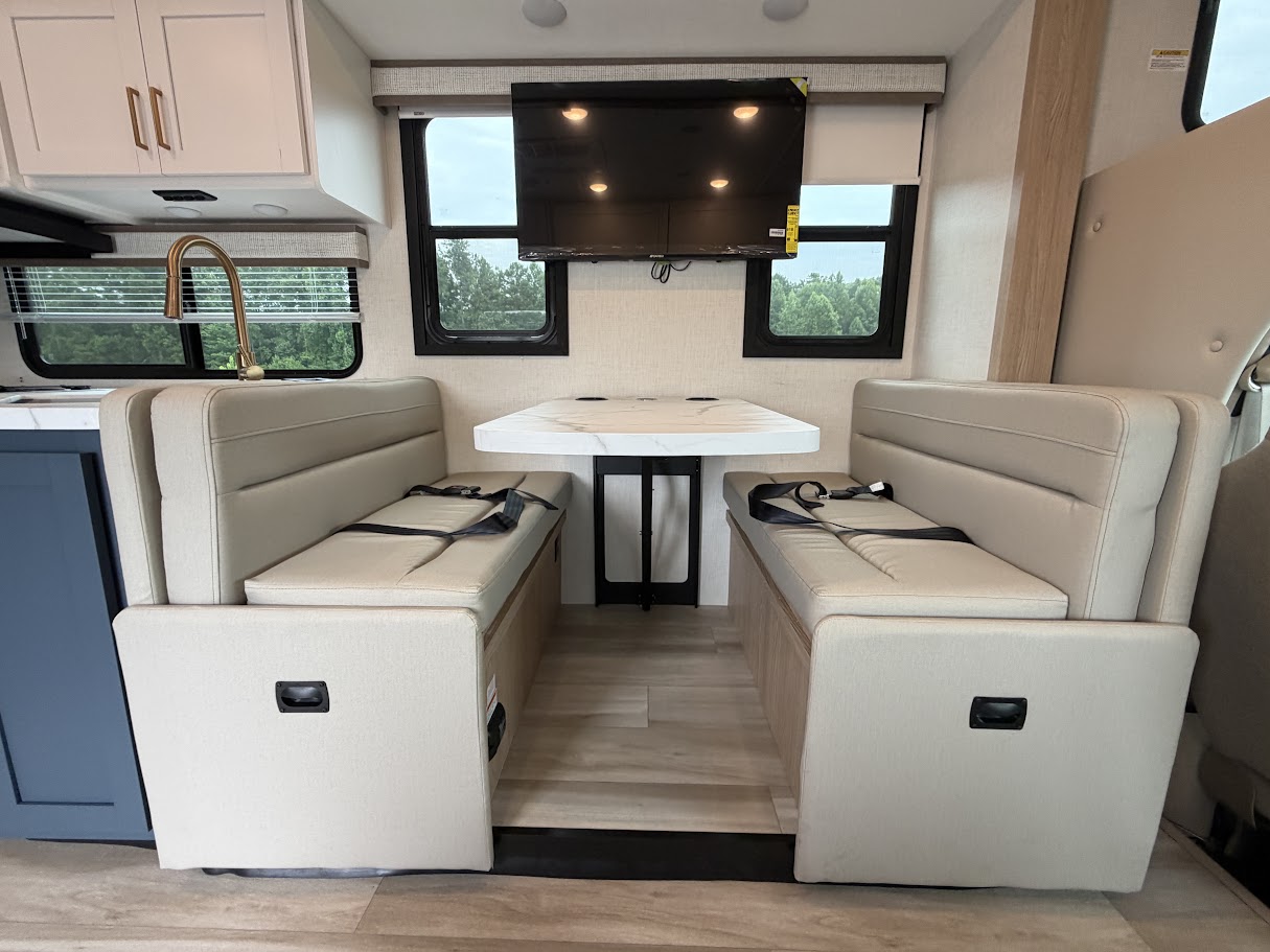 2027 THOR MOTOR COACH MAGNITUDE GA31 - Image 15
